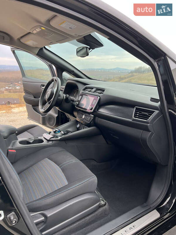 Хетчбек Nissan Leaf 2022 в Чернівцях