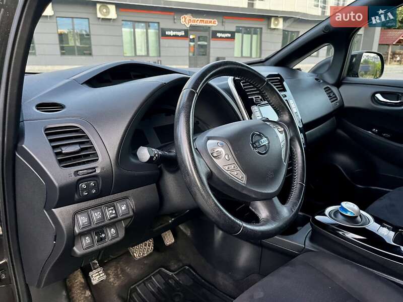 Хэтчбек Nissan Leaf 2015 в Ивано-Франковске