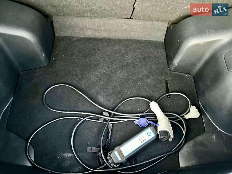 Хэтчбек Nissan Leaf 2015 в Ивано-Франковске