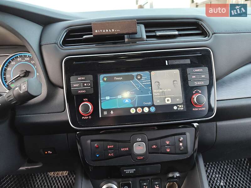 Хетчбек Nissan Leaf 2018 в Мостиській