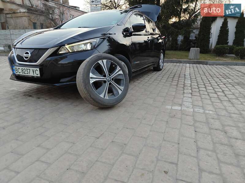 Хетчбек Nissan Leaf 2018 в Мостиській
