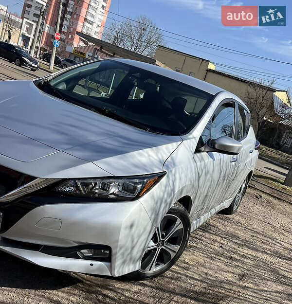 Хэтчбек Nissan Leaf 2018 в Николаеве