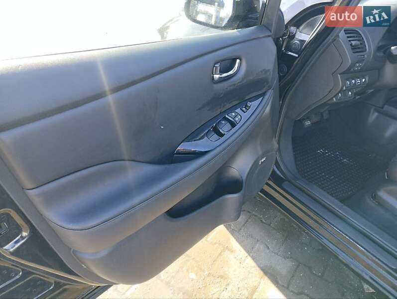 Хетчбек Nissan Leaf 2014 в Києві