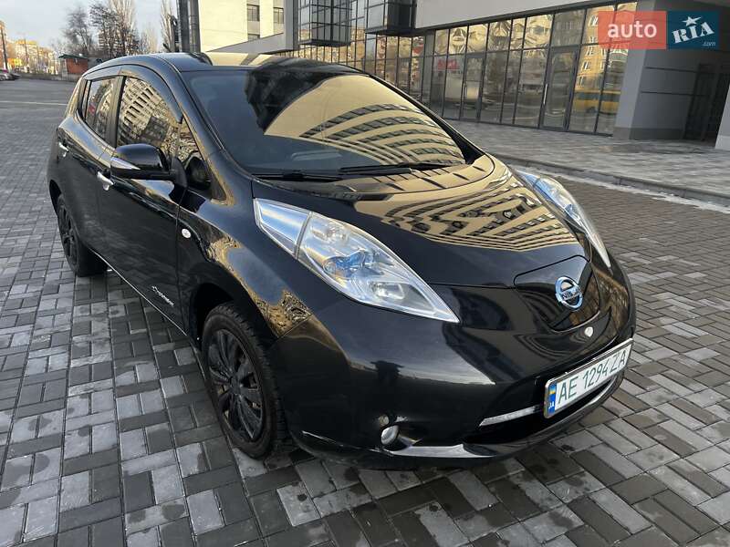 Хэтчбек Nissan Leaf 2011 в Днепре