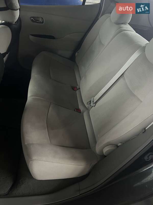 Хэтчбек Nissan Leaf 2011 в Днепре