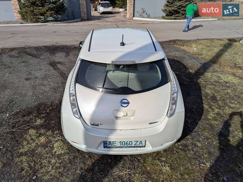 Хэтчбек Nissan Leaf 2015 в Днепре