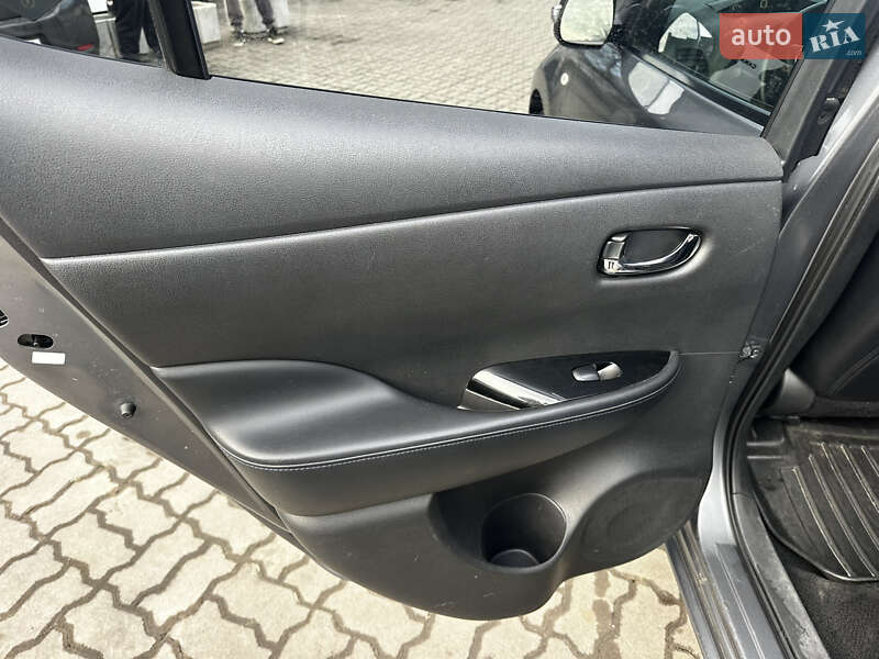 Хэтчбек Nissan Leaf 2013 в Луцке