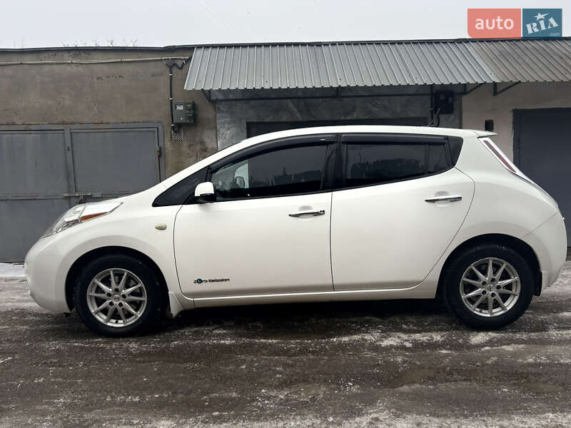 Хэтчбек Nissan Leaf 2015 в Каменец-Подольском