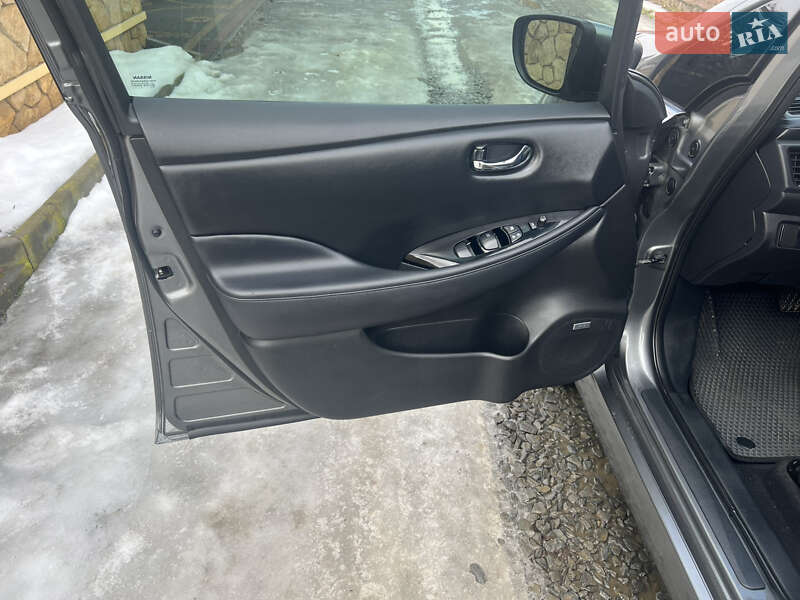 Хетчбек Nissan Leaf 2018 в Чернівцях