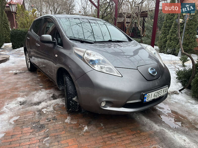 Хетчбек Nissan Leaf 2014 в Полтаві