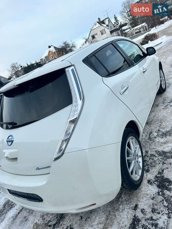 Хетчбек Nissan Leaf 2016 в Ужгороді