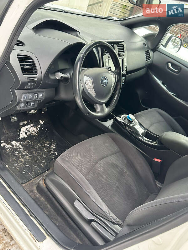 Хетчбек Nissan Leaf 2016 в Ужгороді