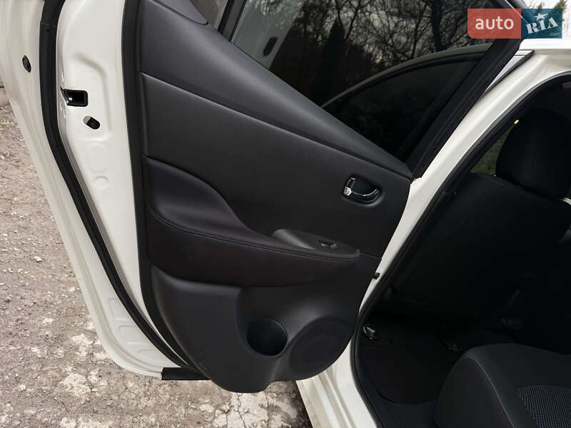 Хэтчбек Nissan Leaf 2021 в Каменском