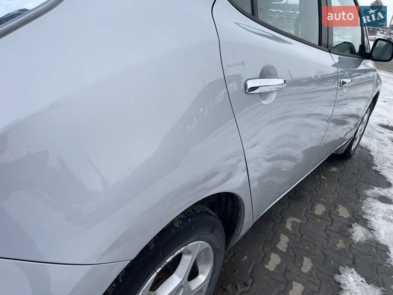 Хэтчбек Nissan Leaf 2013 в Львове