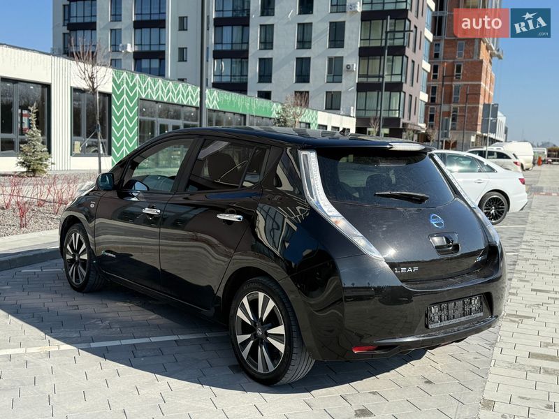 Хэтчбек Nissan Leaf 2017 в Городке