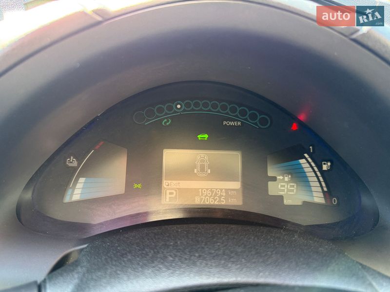 Хэтчбек Nissan Leaf 2017 в Городке