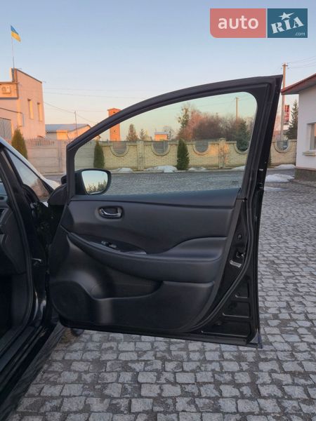 Хетчбек Nissan Leaf 2018 в Золочеві
