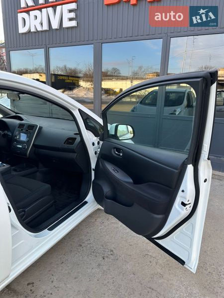 Хэтчбек Nissan Leaf 2016 в Киеве