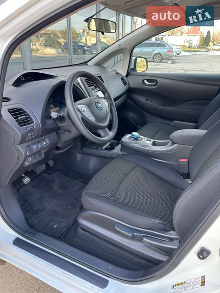 Хэтчбек Nissan Leaf 2016 в Киеве