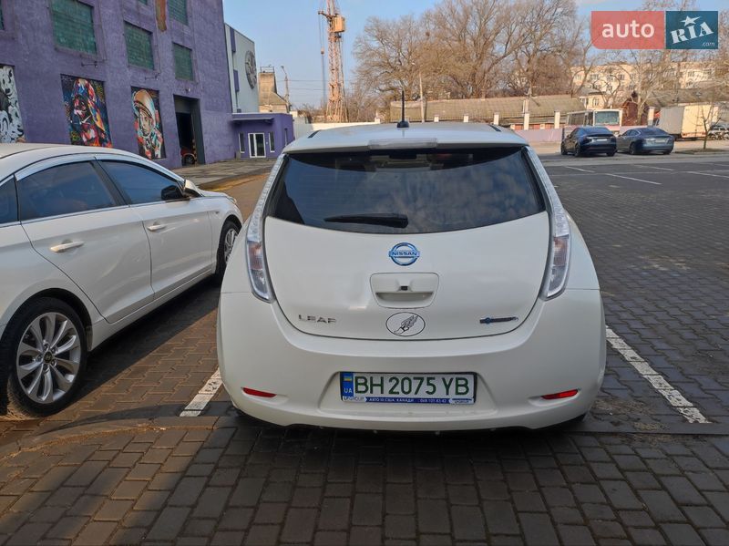 Хэтчбек Nissan Leaf 2015 в Одессе