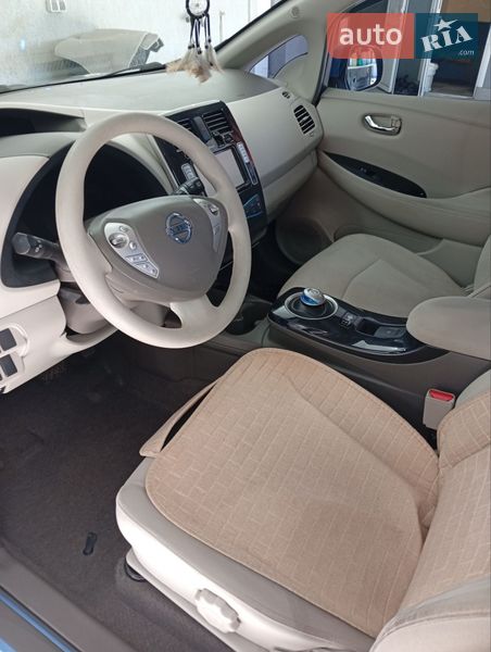 Хэтчбек Nissan Leaf 2011 в Нерубайском