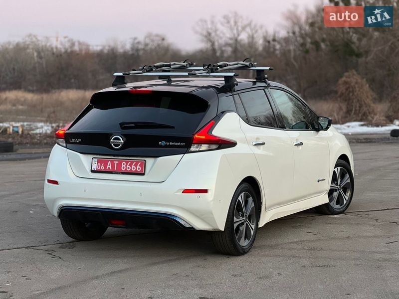 Хэтчбек Nissan Leaf 2018 в Киеве