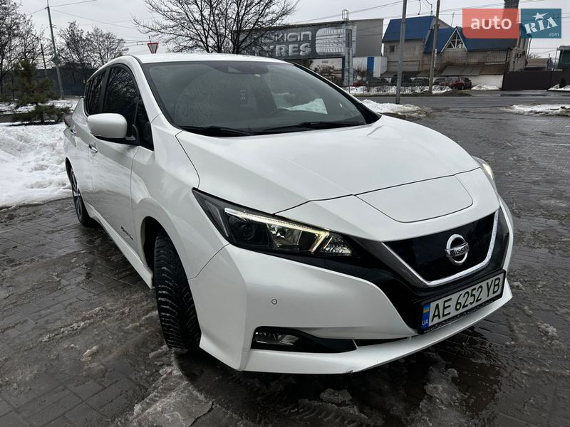Хэтчбек Nissan Leaf 2018 в Днепре