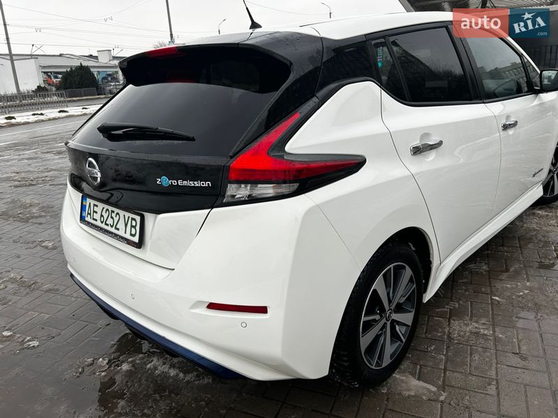 Хэтчбек Nissan Leaf 2018 в Днепре