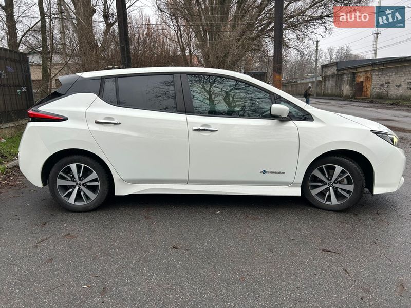 Хэтчбек Nissan Leaf 2018 в Днепре