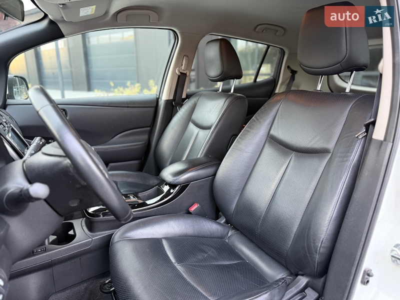 Хэтчбек Nissan Leaf 2016 в Городке