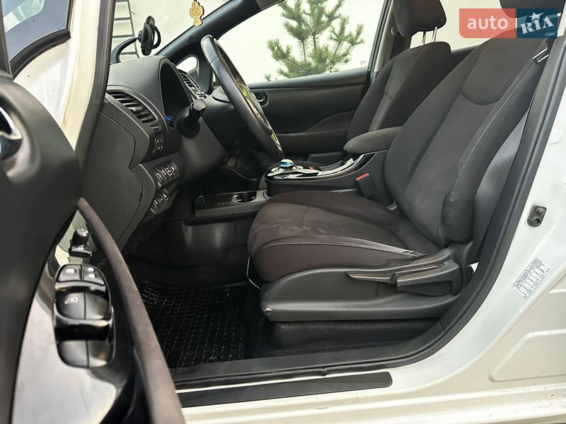 Хетчбек Nissan Leaf 2016 в Луцьку