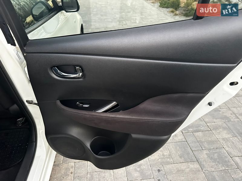 Хетчбек Nissan Leaf 2016 в Луцьку