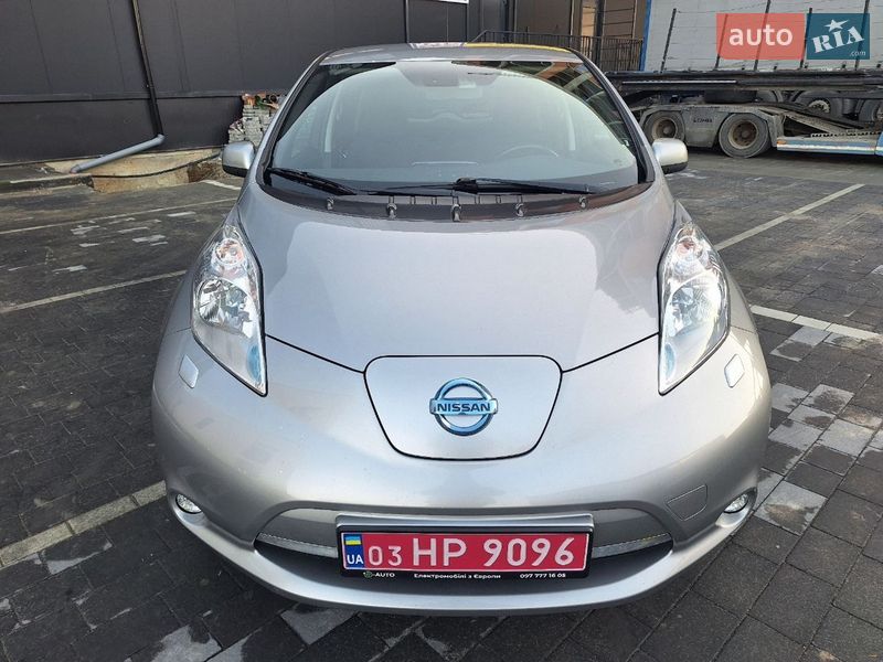 Хэтчбек Nissan Leaf 2017 в Городке