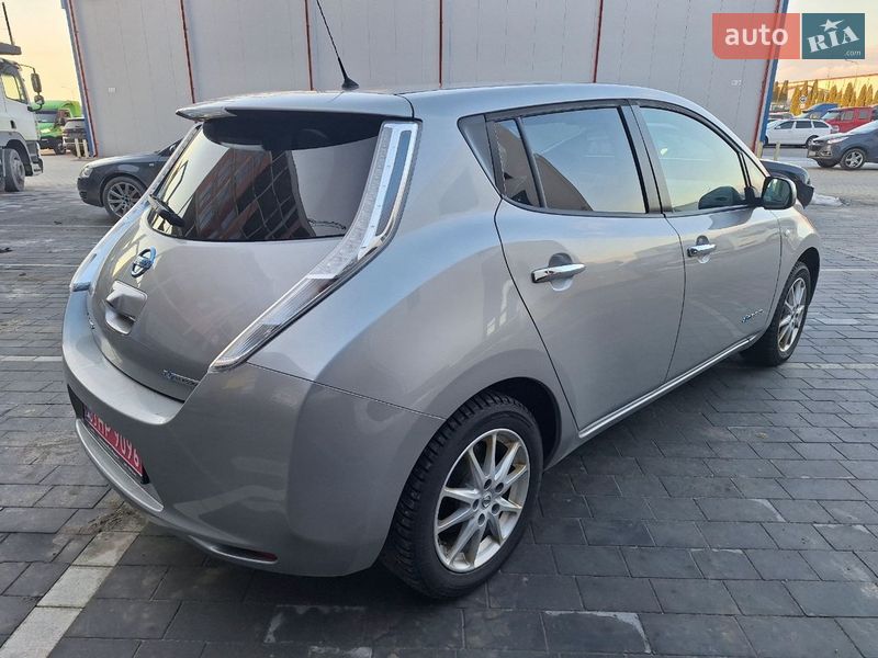 Хэтчбек Nissan Leaf 2017 в Городке