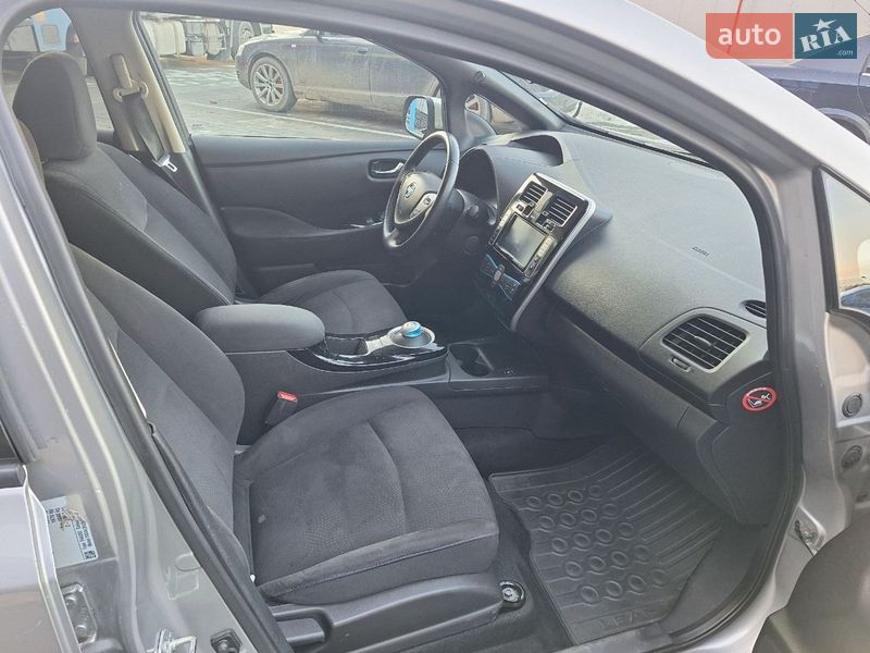 Хэтчбек Nissan Leaf 2017 в Городке