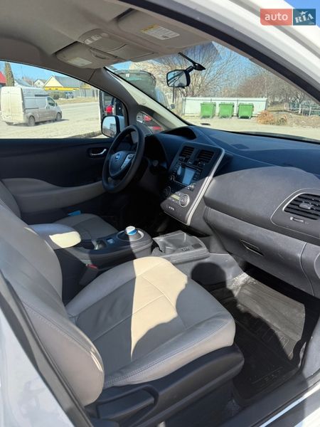 Хэтчбек Nissan Leaf 2016 в Каменец-Подольском