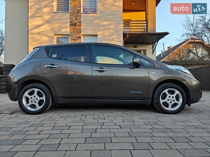 Хетчбек Nissan Leaf 2016 в Івано-Франківську