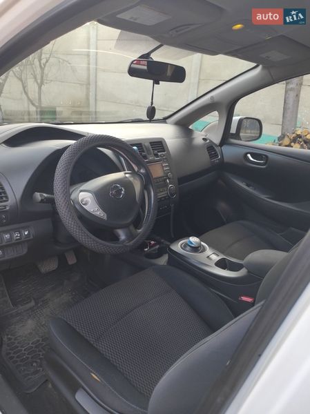 Хэтчбек Nissan Leaf 2014 в Могилев-Подольске
