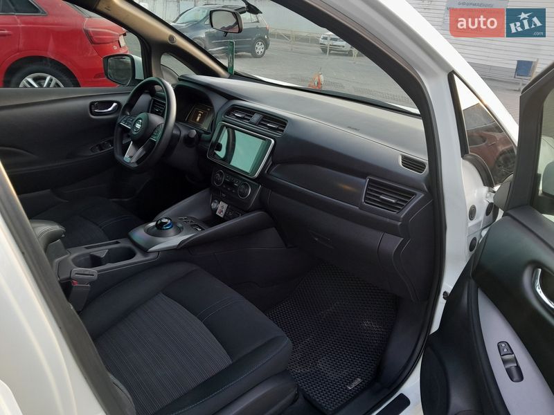 Хэтчбек Nissan Leaf 2019 в Черновцах