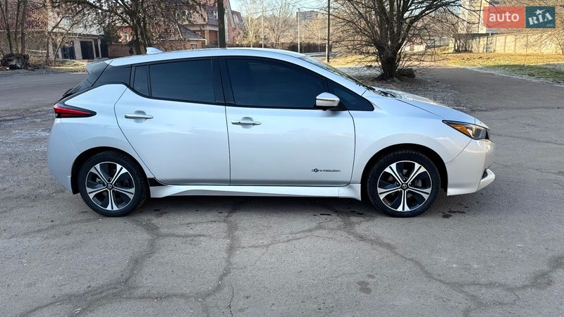 Хэтчбек Nissan Leaf 2018 в Кропивницком