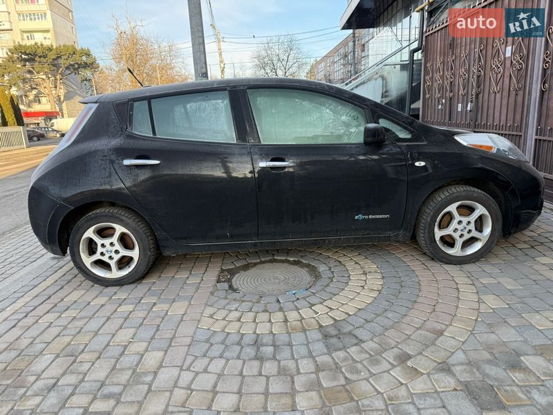 Хетчбек Nissan Leaf 2012 в Умані
