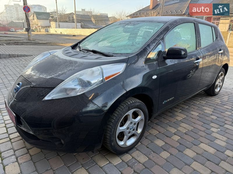 Хетчбек Nissan Leaf 2012 в Умані