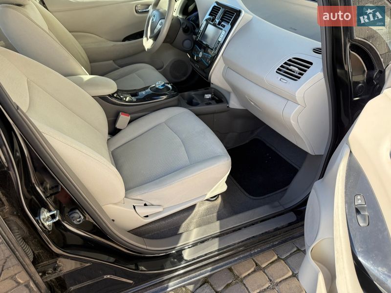 Хетчбек Nissan Leaf 2012 в Умані