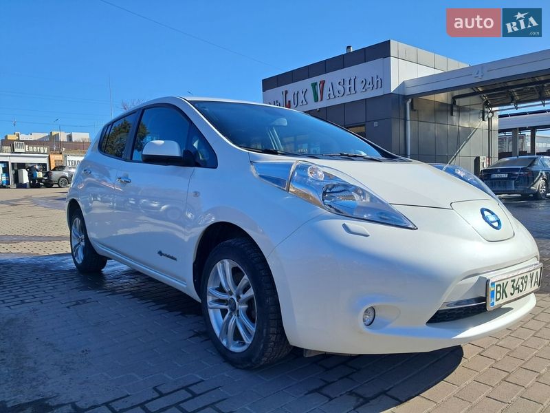 Хэтчбек Nissan Leaf 2014 в Ровно