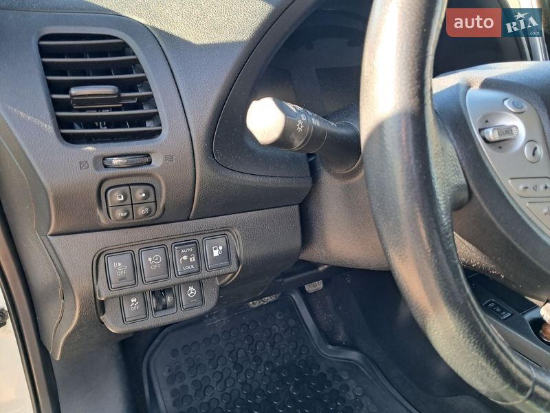 Хэтчбек Nissan Leaf 2014 в Ровно