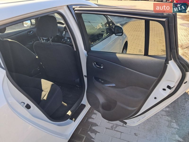 Хэтчбек Nissan Leaf 2014 в Ровно