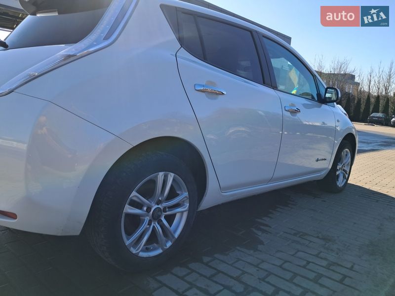 Хэтчбек Nissan Leaf 2014 в Ровно