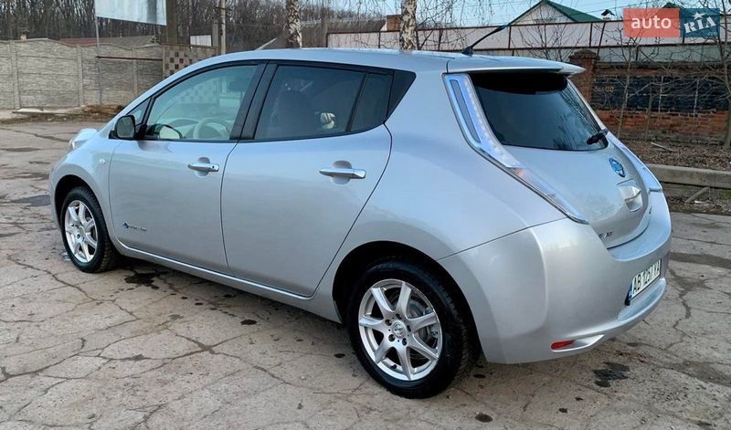 Хэтчбек Nissan Leaf 2011 в Гнивани