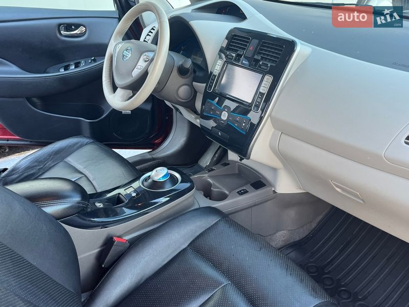 Хетчбек Nissan Leaf 2012 в Полтаві