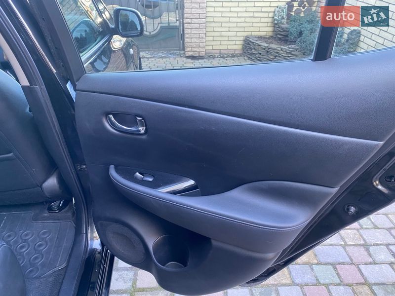 Хетчбек Nissan Leaf 2014 в Чернівцях